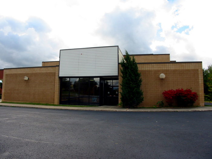 Traverse Bay Cinema - October 2002 Photo (newer photo)